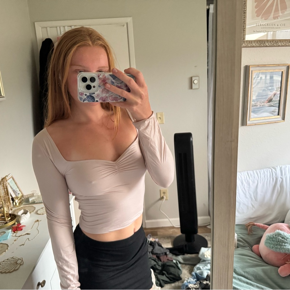 Aritzia pink long sleeve